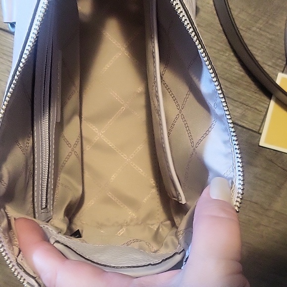 MK CARINE satchel - Picture 3 of 8